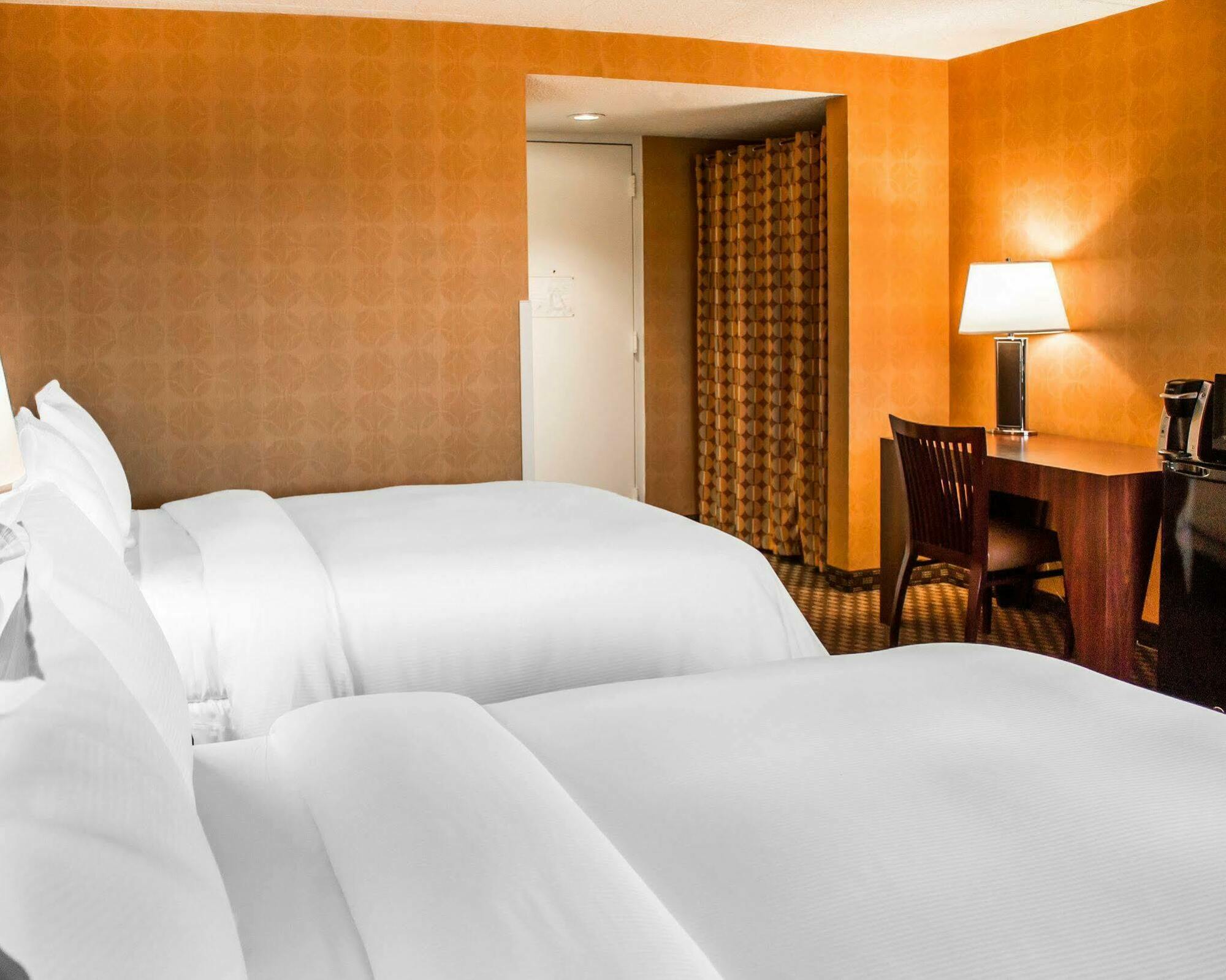The Woodlands Inn Уилкс-Барре Экстерьер фото